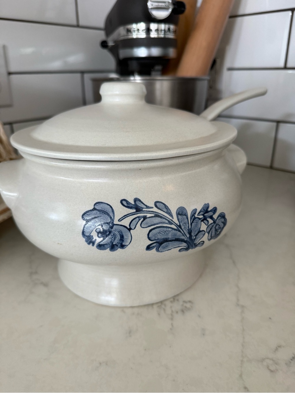 Yorktowne by Pfaltzgraff Vintage
Ceramic Soup Tureen and Ladle Blue